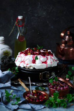 Bektaşi üzümü Pavlova... Stil vintage