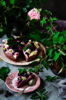 Krem Peynir Frosting.style rustik ile Böğürtlen Kek