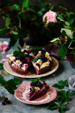 Krem Peynir Frosting.style rustik ile Böğürtlen Kek