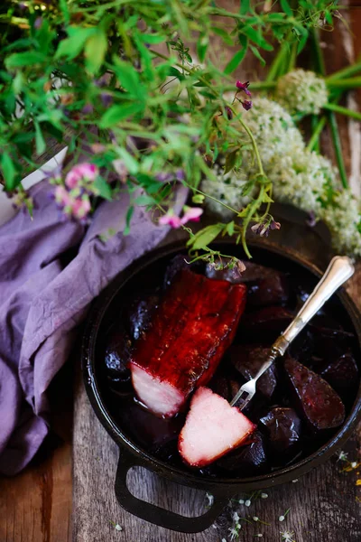 Brisket bacon with beets.style rustic. — Stock Photo, Image