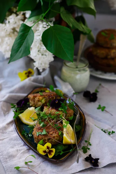 Tortas vegetarianas de trigo sarraceno.. estilo rústico — Foto de Stock