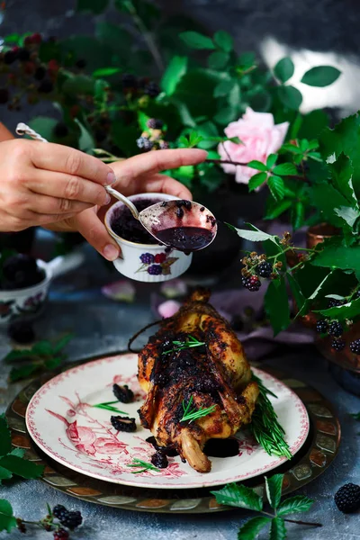 Chicken with blackberry sauce..style rustic — Stock Photo, Image