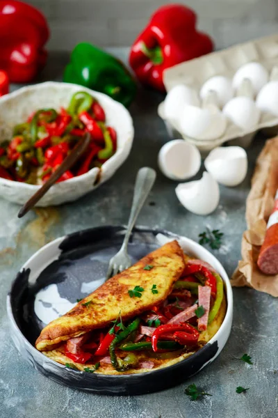 Omelet with pepper and salami.style rustic — Stock Photo, Image