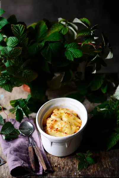 Lamm och aubergine Pastitsio. Style rustik. — Stockfoto