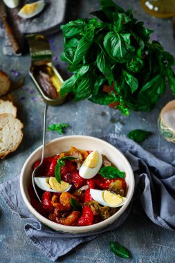 Tatlı biber antipasti... tarzı rustik. seçici odaklama