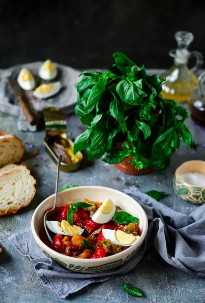 Zoete peper antipasti.. stijl rustiek. selectieve focus — Stockfoto