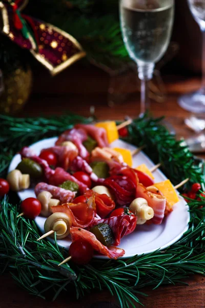 Antipasto skewers in a Christmas decor. — Stock Photo, Image