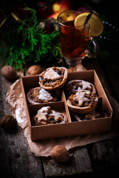 Tartes de Noël Mince sur un fond rustique de Noël — Photo