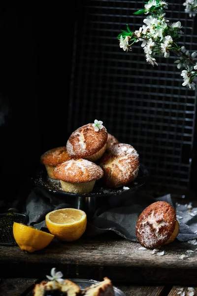 Muffins Dark Arándano Limón Photo Style Rustic Selective Focus —  Fotos de Stock