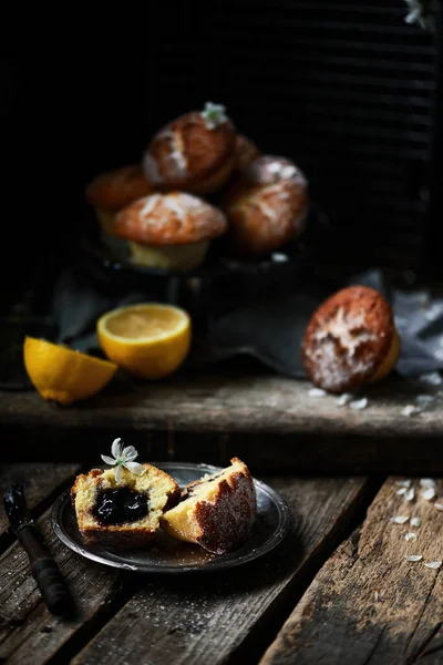 Muffins Dark Arándano Limón Photo Style Rustic Selective Focus — Foto de Stock