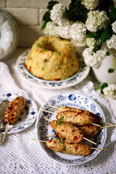 Mini Kebab Kyckling Och Peppar Italienska Och Spaghetti Gryta Stil — Stockfoto