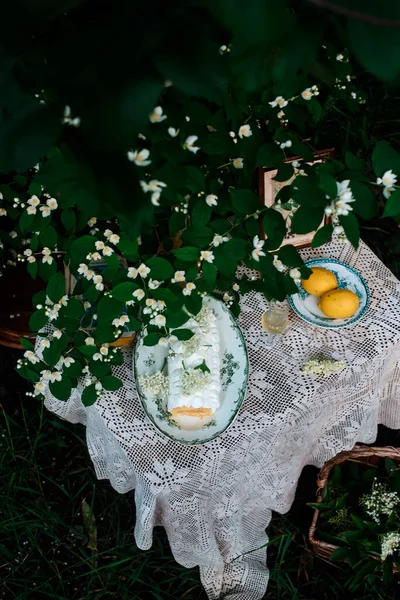 Royal Wedding Lemon Elderflower Meringue Swiss Roll Vintage Στυλ Επιλεκτική — Φωτογραφία Αρχείου