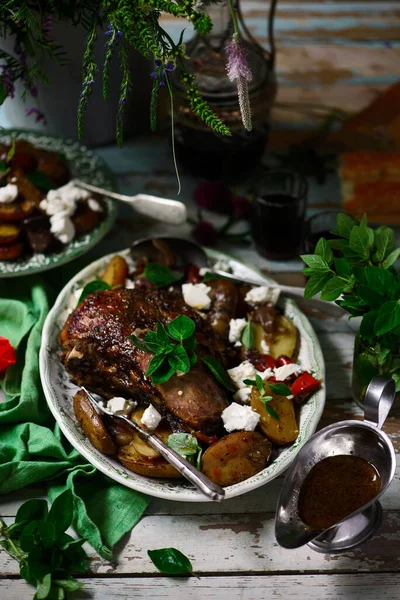 Pomalý Uvařený Greek Lamb Lemon Garlic Potatoes Lamb Kleftiko Style — Stock fotografie