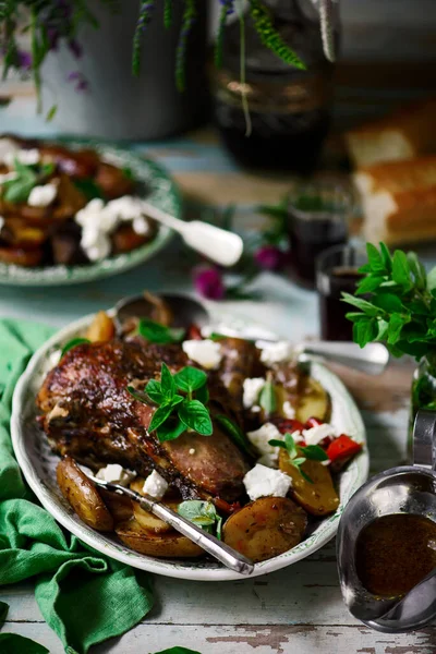 Pomalý Uvařený Greek Lamb Lemon Garlic Potatoes Lamb Kleftiko Style — Stock fotografie