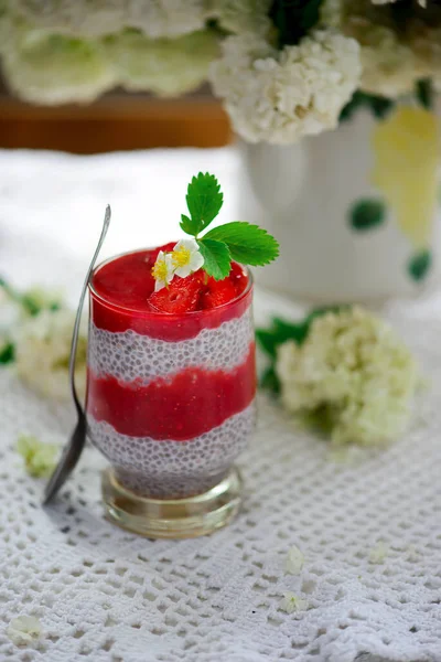 Chia Pudding Truskawką Style Vintage Selective Ostrości — Zdjęcie stockowe