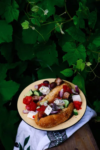 庭のギリシャのホットドッグ スタイルの素朴な選択的な焦点 — ストック写真