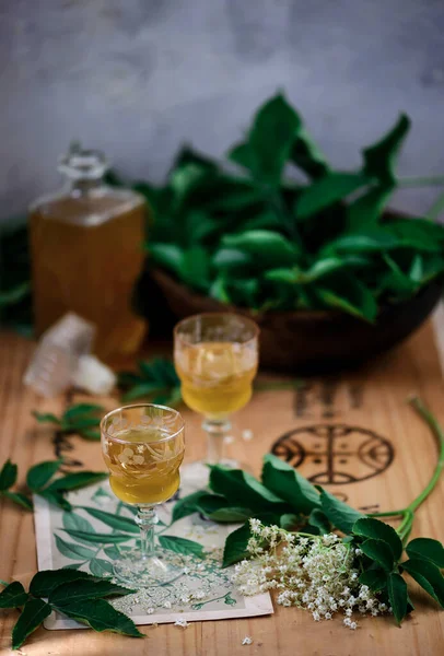 Holunderblüten Weißwein Glas Stil Vintage Selektiver Fokus — Stockfoto