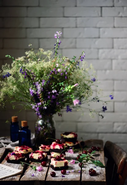 Cherry Cheesecake Vortice Brownies Style Rustic Selettivo Fuoco — Foto Stock