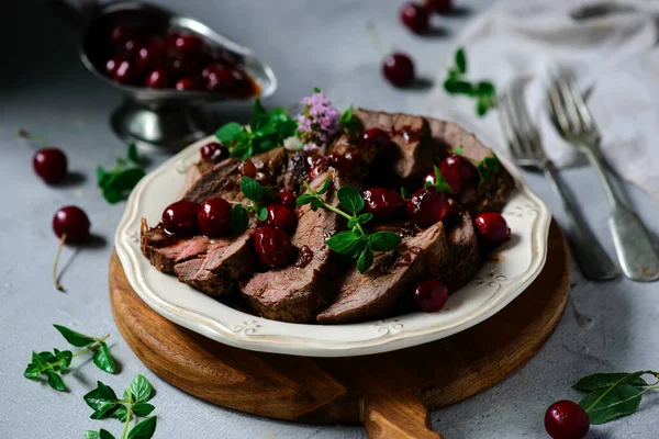 Rosbif Con Salsa Cereza Style Rustic Selective Focus — Foto de Stock