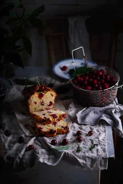 Cherry Zure Room Cake Stijl Rustieke Natuurlijke Licht Selectieve Focus — Stockfoto