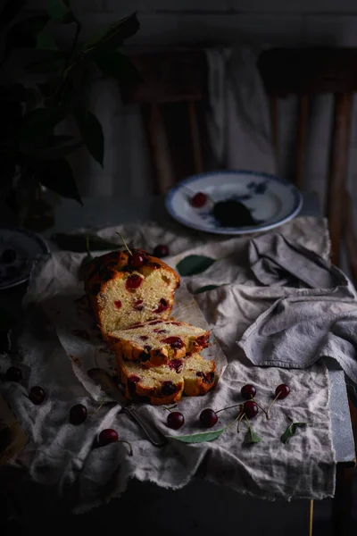 Cherry Zure Room Cake Stijl Rustieke Natuurlijke Licht Selectieve Focus — Stockfoto