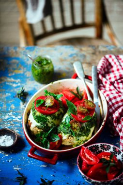 Tavuk göğsü kapisi. Tarz rustik. Seçici odak noktası.