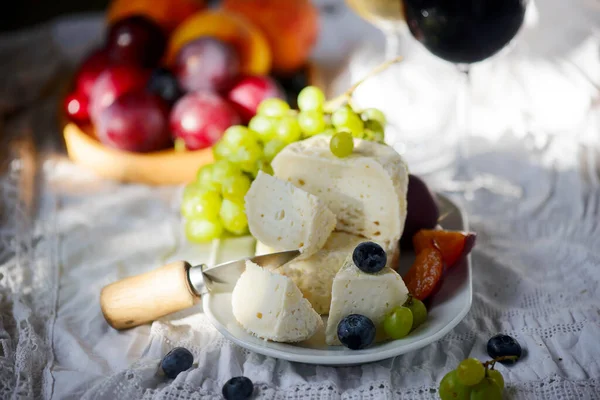 Queijo Camembert Agricultor Placa Corte Style Foco Rustic Selective — Fotografia de Stock