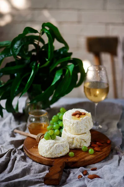 Queso Camembert Agricultor Tabla Cortar Style Rustic Selective Focus — Foto de Stock