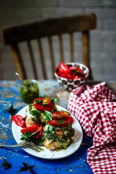 Poitrine Poulet Caprese Style Rustic Selective Focus — Photo