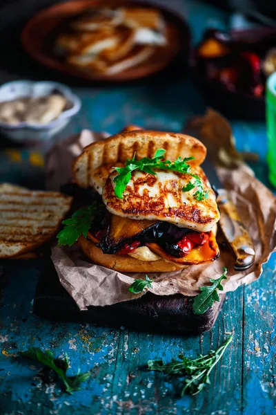 Hamburgery Warzywne Halloumi Sera Styl Rustic Selective Ostrości — Zdjęcie stockowe