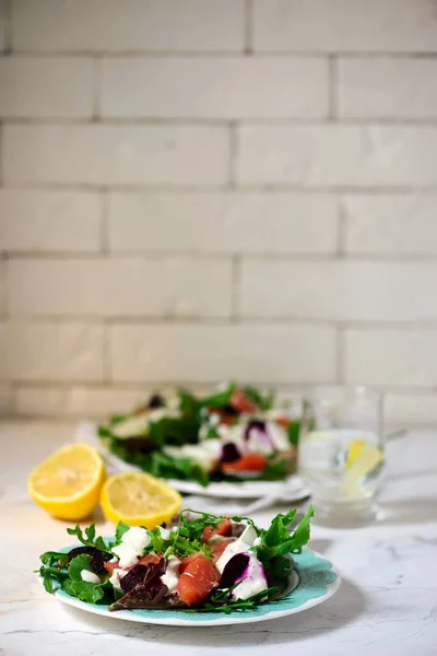 Geräucherter Lachssalat Stil Hugge Selektiver Fokus — Stockfoto