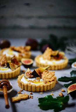 İncirli Ballı Mascarpone Turtaları. seçici odak