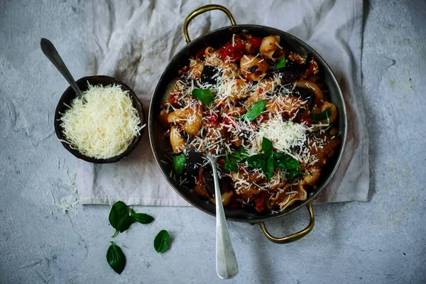 Pasta Alla Norma Com Berinjelas Estilo Vintage Selective Foco — Fotografia de Stock