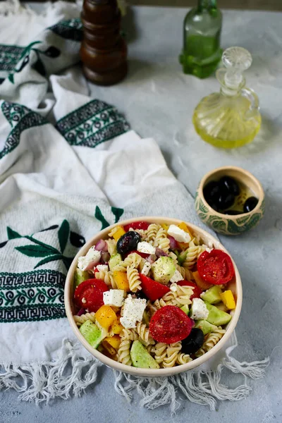 Insalata Greca Con Pasta Focus Selettivo — Foto Stock