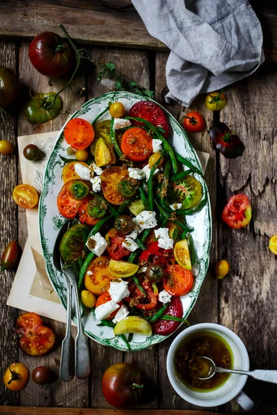 Yeşil Fasulye Domates Feta Salatası Tarz Rustik Seçici Odaklanma — Stok fotoğraf