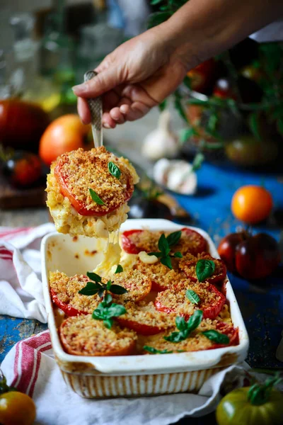 Macarrones Queso Con Tomate Albahaca Estilo Vintage Selective Enfoque — Foto de Stock