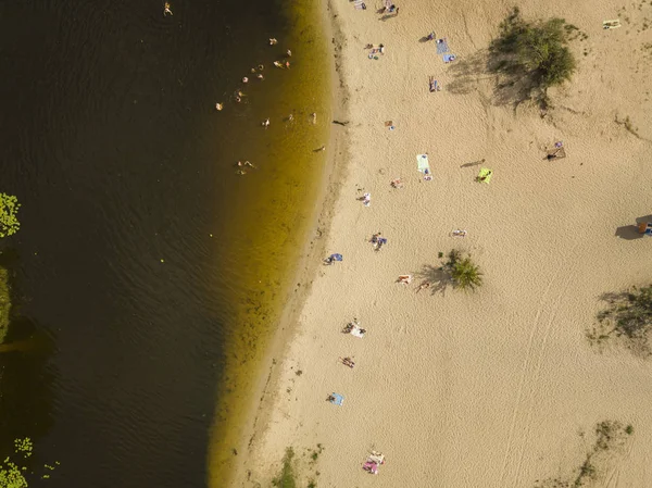 Menschen Die Den Strand Genießen Und Meer Schwimmen Luftaufnahme — Stockfoto