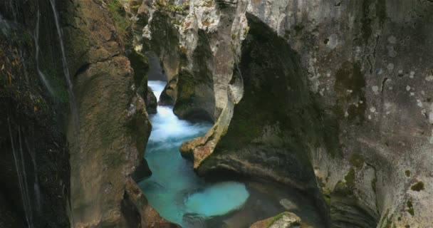 Изумрудная Вода Ущелье Велика Корита Долина Соца Словения — стоковое видео