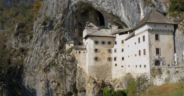 Castelo Predjama Parque Caverna Postojna Eslovénia — Vídeo de Stock