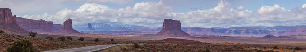 View Amazingly Beautiful Cliffs Monument Valley Morning Fog Utah Arizona — Stock Photo, Image