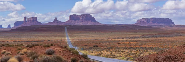 Pohled Úžasně Nádherné Útesy Údolí Památníku Ranní Mlhou Utah Arizona — Stock fotografie