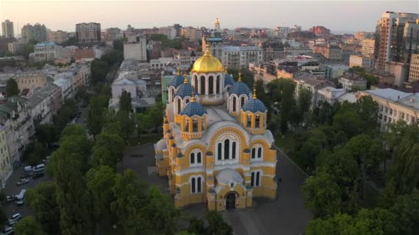 Luchtfoto Van Vladimirsky Cathedral Bij Zonsondergang Kiev Oekraïne — Stockvideo