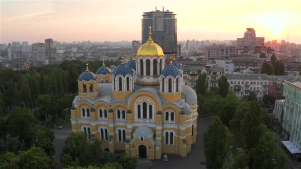 Luchtfoto Van Vladimirsky Cathedral Bij Zonsondergang Kiev Oekraïne — Stockvideo