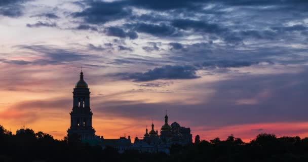 Akşam Karanlığında Kiev Pechersk Lavra Nın Büyük Lavra Kulesi Günbatımı — Stok video