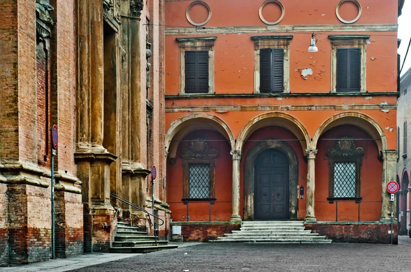 Street view altes gebäude bologna italien — Stockfoto