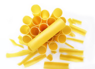 Cannelloni, mutfak unu ürünleri, İtalyan büyük yuvarlak makarna, durum buğdayından yapılmış.