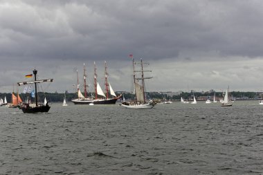 Kiel, Almanya - 23 Haziran 2018: Kiel haftasında 2018 uzun gemi geçit izlenimleri 