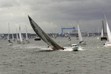 Kiel, Almanya - 23 Haziran 2018: Kiel haftasında 2018 uzun gemi geçit izlenimleri 
