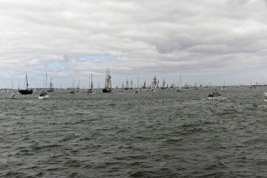 Kiel, Almanya - 23 Haziran 2018: Kiel haftasında 2018 uzun gemi geçit izlenimleri 