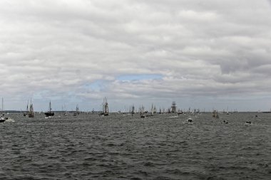 Kiel, Almanya - 23 Haziran 2018: Kiel haftasında 2018 uzun gemi geçit izlenimleri 